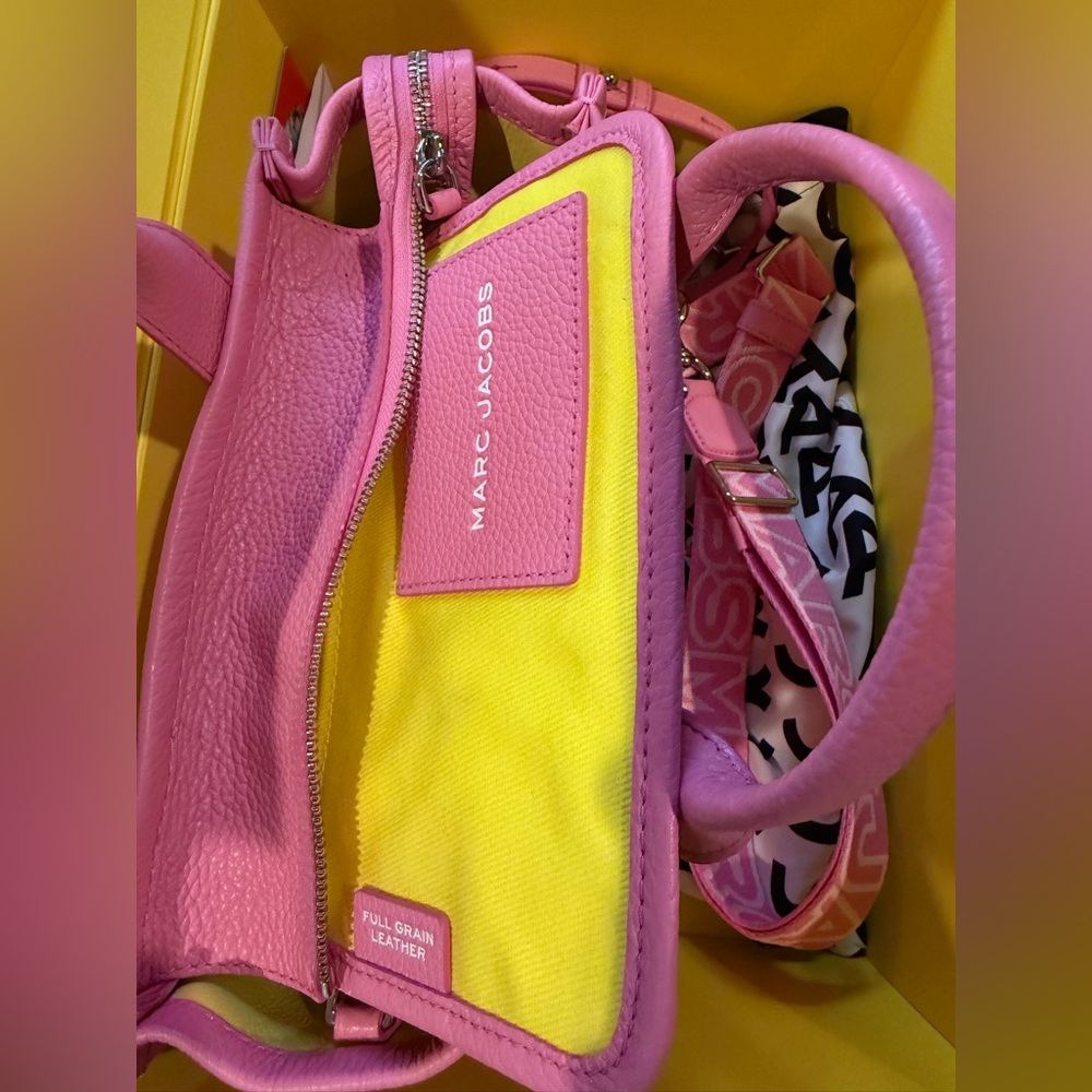 Marc Jacobs The Tote Bag — Petal Pink Small - Picture 3 of 4